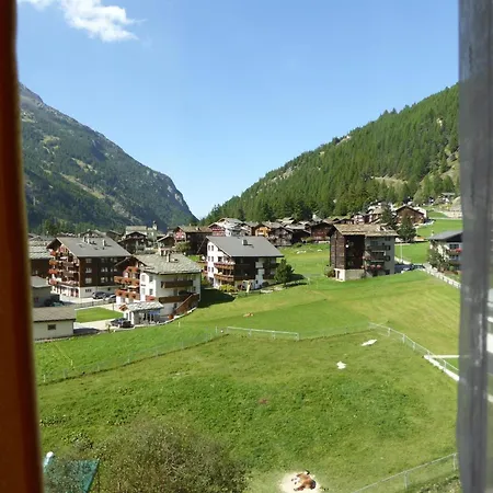 Haus Aurora By Interhome Саас-Грунд